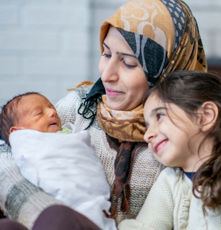 How to introduce a new baby to older siblings