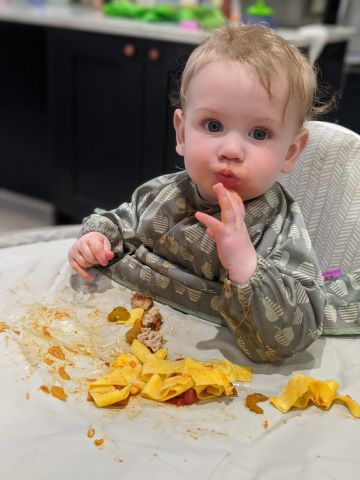 Baby self-feeding -  blog